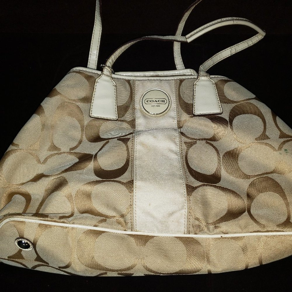 Coach A1171-f17424 Beige / Tan Signature Fabric Shoulder Bag